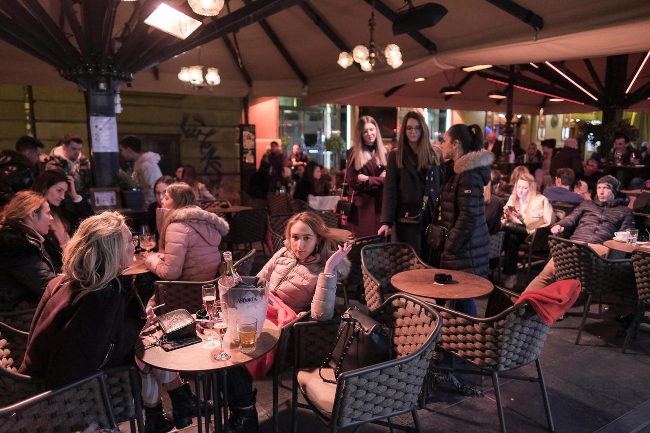 Zagreb: Život se polako vraća u normalu, barem na terasama kafića