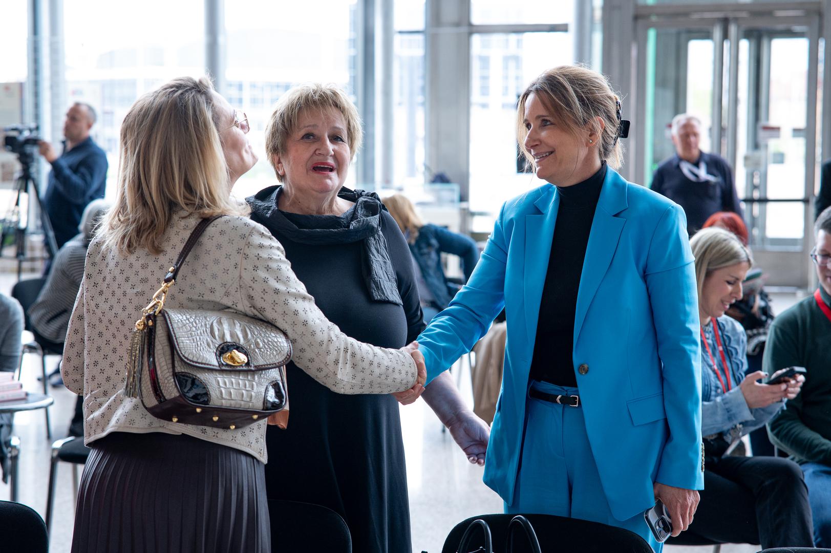 Švicarska veleposlanica Beatrice Schaer rekla je kako je činjenica da je Heidi već generacijama prisutna u Hrvatskoj odličan primjer o univerzalnosti priče koju svi razumiju bez obzira na godine i podrijetlo, koja prelazi granice i stvara bliskost među ljudima