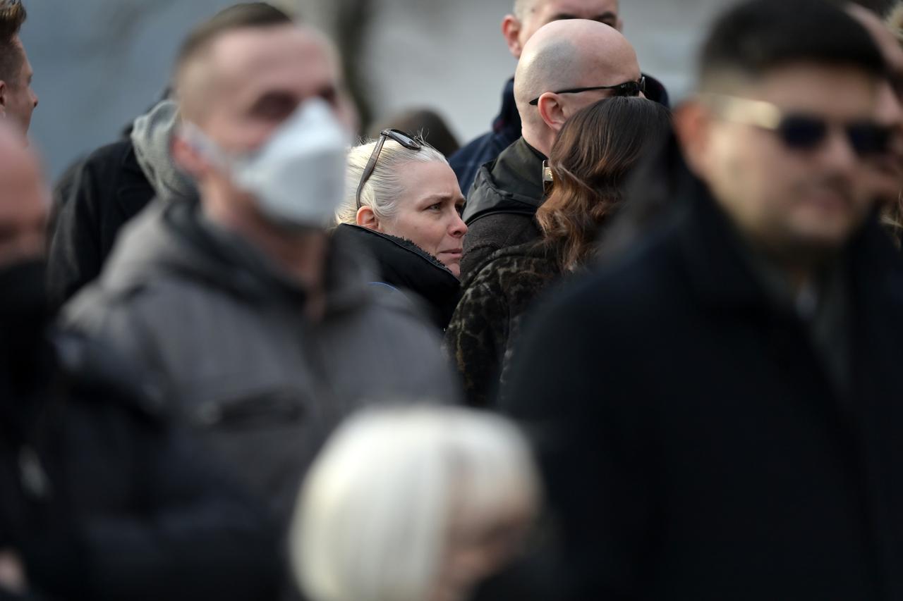 Posljednji ispraćaj legendarnog pjevača Akija Rahimovskog na zagrebačkom Mirogoju 