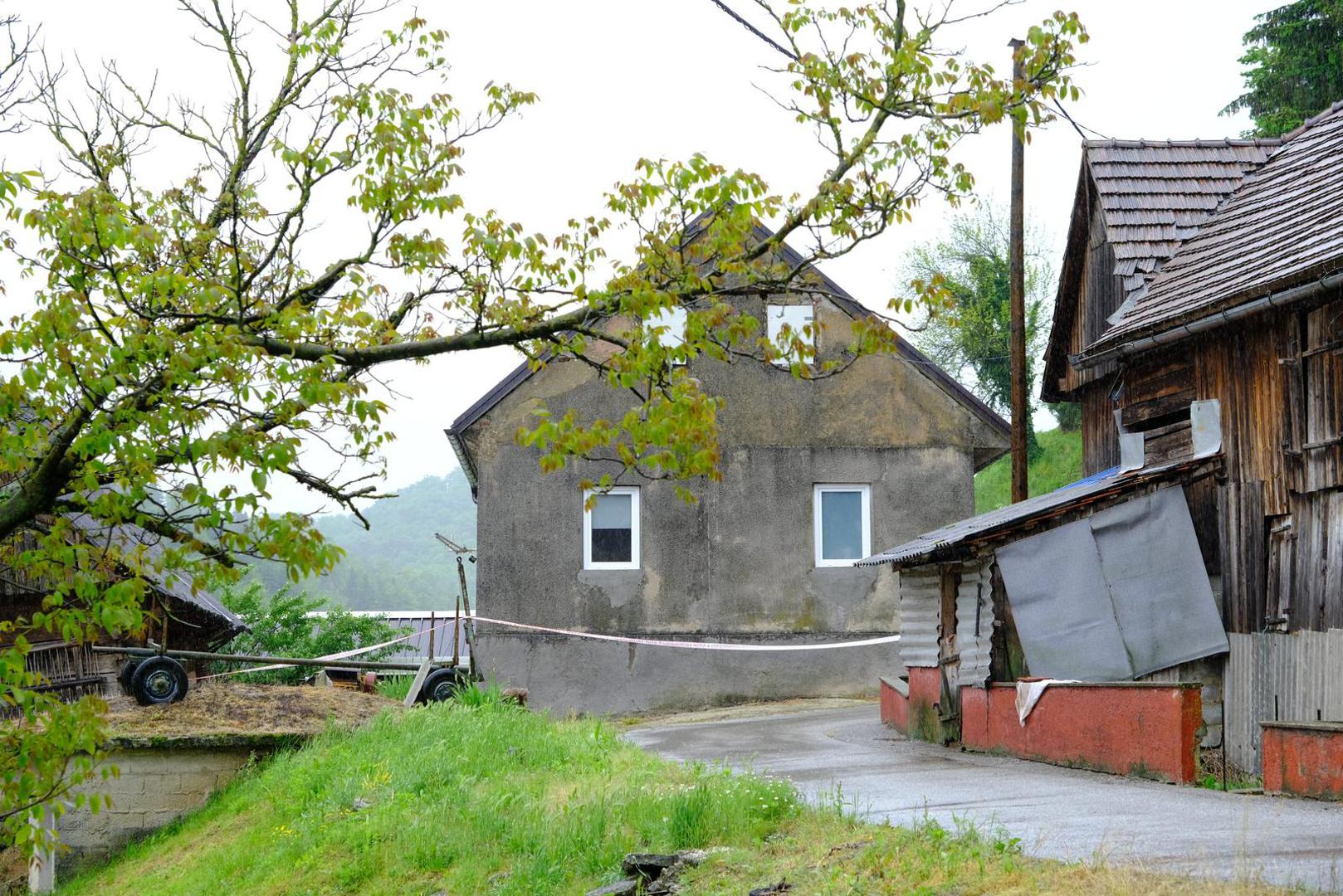 17.05.2023., Donje Jesenje - U mjestu Donje Jesenje otvorilo se kliziste koje prijeti nekolicini kuca koje su evakuirane. Photo: Slaven Branislav Babic/PIXSELL