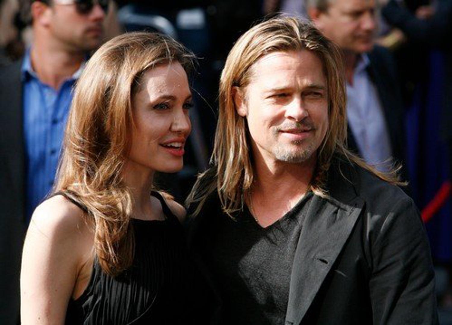 Nakon što se rastao od Angelina Jolie, obožavateljice Brada Pitta nisu skrivale oduševljenje što je jedan od najzgodnijih muškaraca Hollywooda opet solo.