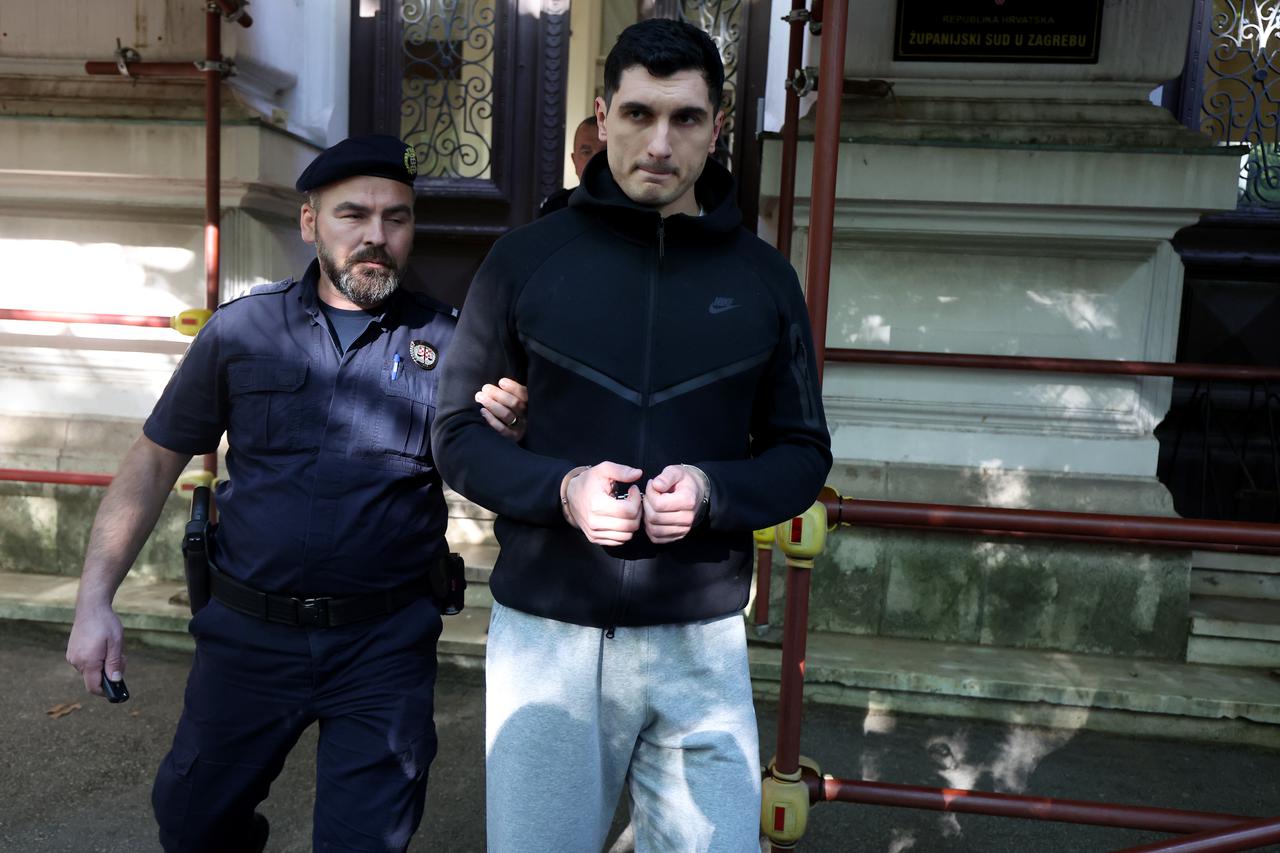 Zagreb: Policija odvodi Domagoja Galića nakon ročišta na Županijskom sudu