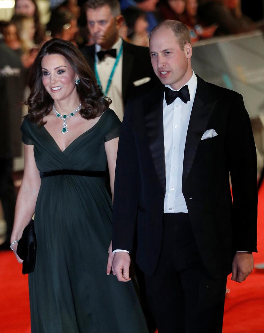 Kate Middleton jedina nije nosila crno, a postoji i razlog zašto. Crvenim tepihom na dodjeli filmskih nagrada BAFTA sve glumice prošetale su u crnim haljinama u znak solidarnosti i podrške s pokretom "Me Too" .