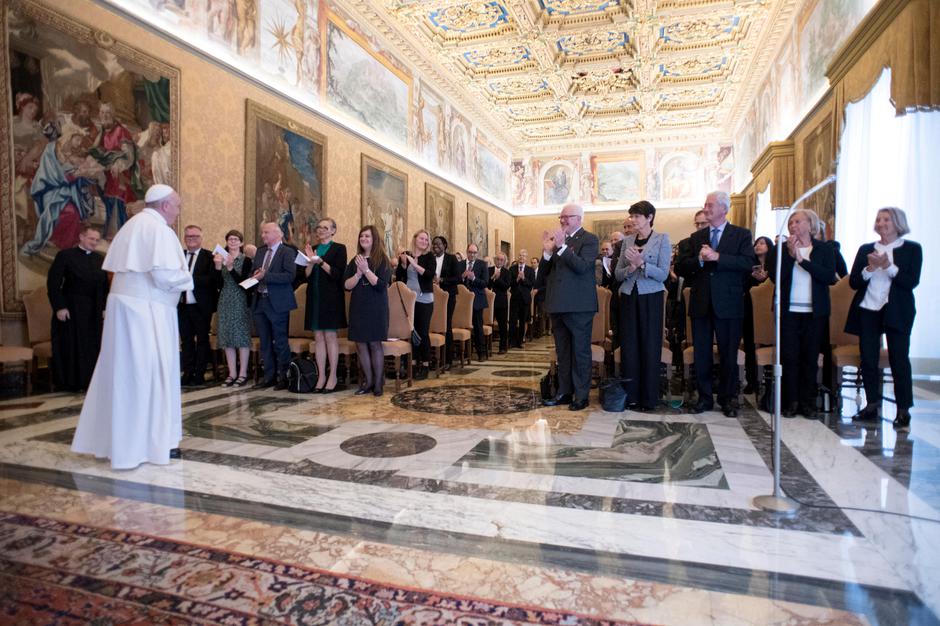 Papa s novinarima
