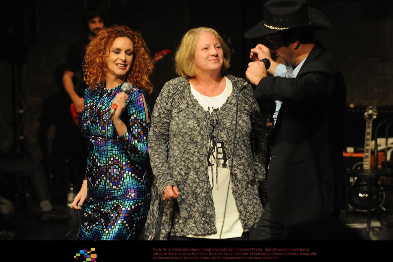 žuta crta u zekaemu