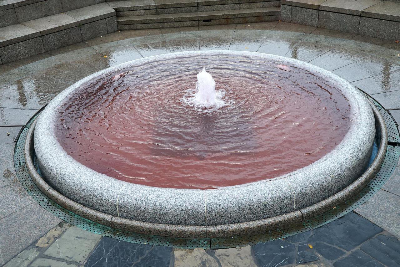 Zagreb: Manduševac obojen u crveno