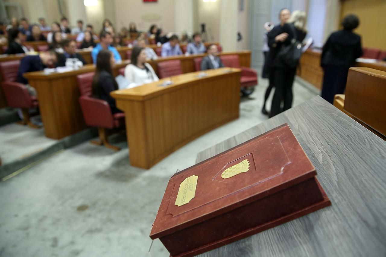 Ustav iz 1990. sa svim izmjenama danas se čuva, fizički i pravno, a gdje drugdje, nego u Ustavnom sudu