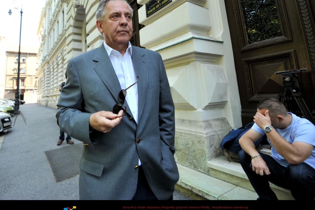 '04.06.2012., Zagreb - Ivo Sanader s odvjetnikom Goranom Suicem, dosao je na Zupanijski sud gdje se svaki prvi ponedjeljak u mjesecu mora javiti sucu istrage.  Photo: Marko Lukunic/PIXSELL'