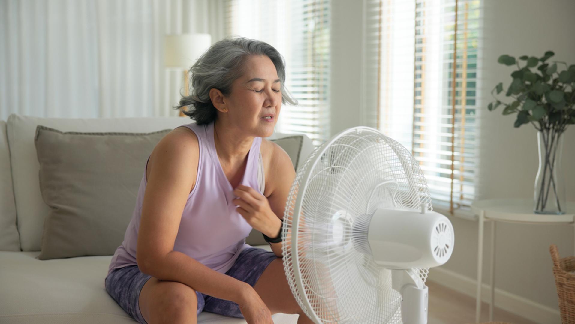 Promjene temperature: Iz klimatiziranog prostora na sunce ili iz toplog doma na hladnoću, svaki nagli prijelaz može izazvati valung. U menopauzi tijelo ima uži raspon temperature koji smatra ugodnim, pa i najmanje odstupanje lako pokrene reakciju.