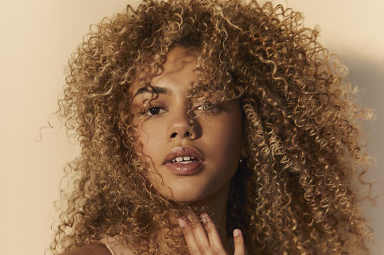 Nova Kérastase linija Curl Manifesto