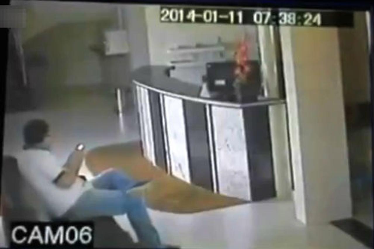 U hotel uletio automobil