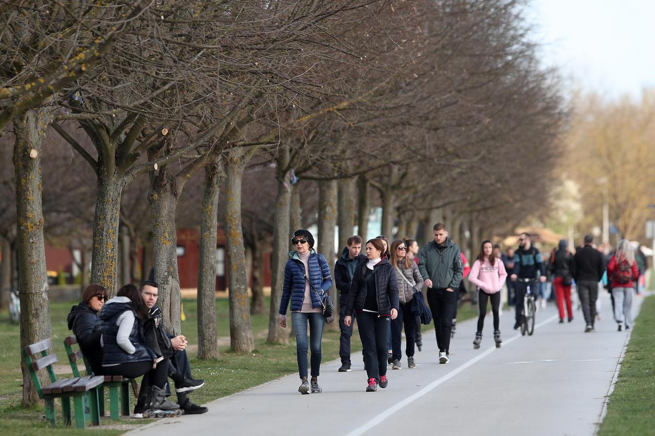 Zagreb: Veliki broj građana dan je proveo na Jarunu