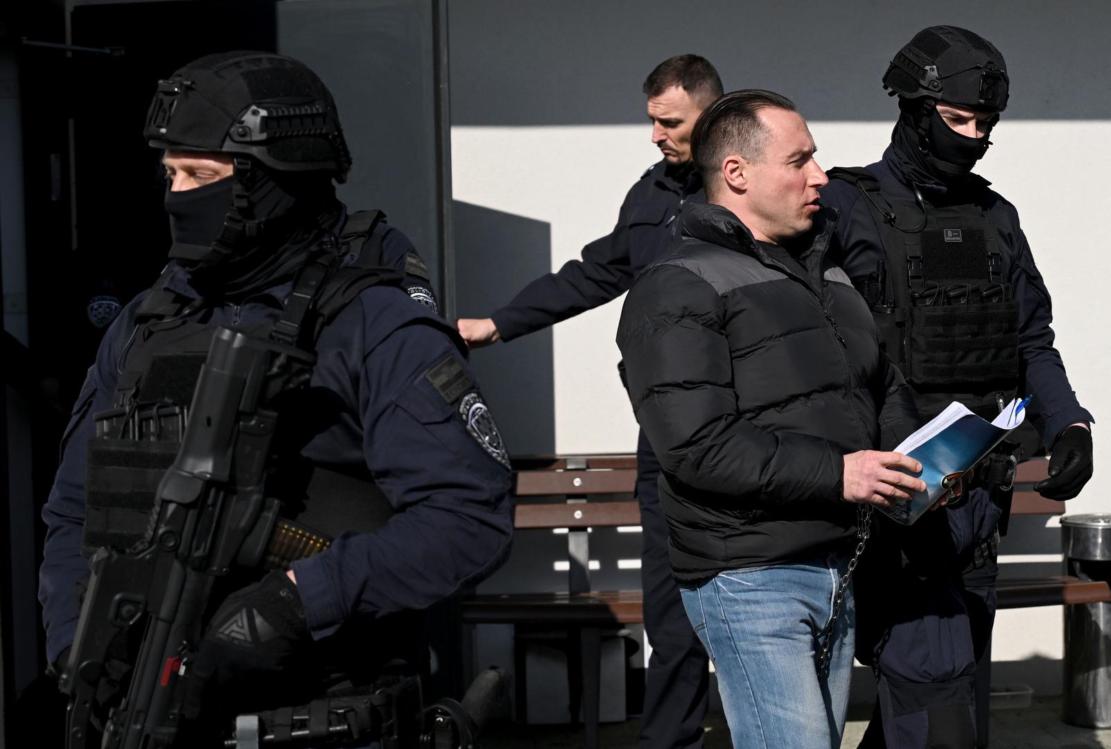 Riječ je o njegovom vjenčanom kumu Željku Bijeliću, koji je o njihovom odnosu govorio u RTL-ovom dokumentarnom serijalu 'Dosje Jarak'. Navodno se na popisu osoba koje je trebalo likvidirati nalazilo više osoba iz policije i pravosuđa, ali i njegova supruga, s kojom se vjenčao tijekom boravka u zatvoru. Mlađan je iz Kaznionice na sud doveden pod jakom naoružanom policijskom pratnjom. Na početku rasprave izjavio je da ne razumije optužnicu jer, kako je naveo, u njoj nedostaje 'očitovanje namjere kroz bilo kakve, čak i krajnje ekstenzivne radnje koje bi se kumulativno mogle nazvati pokušajem bilo kojeg kaznenog djela'.