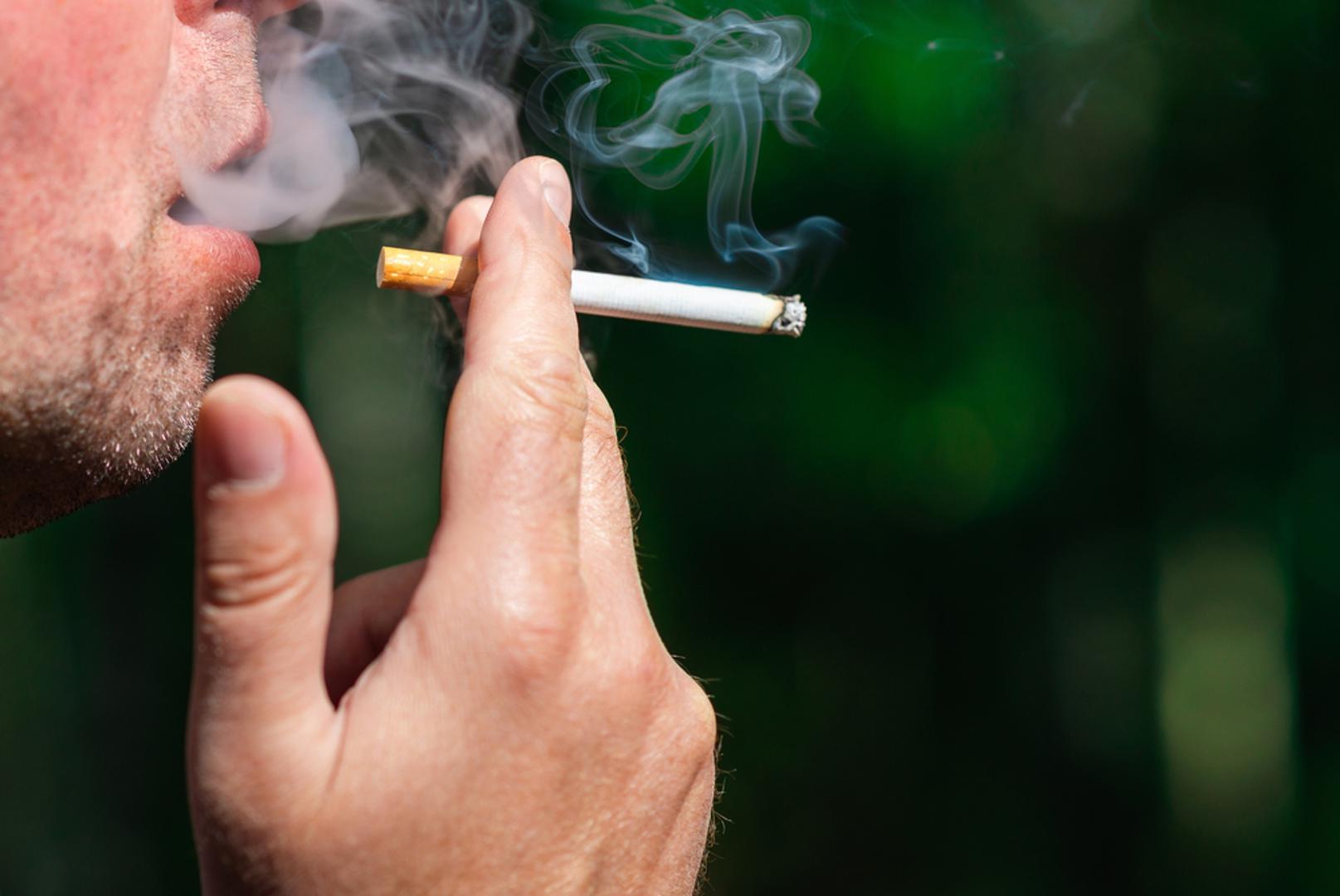 Manji rizik od raka: Pušači imaju daleko veći rizik od raka pluća, ali i raka usta, grkljana, jednjaka, mokraćnog mjehura i drugih organa. Dim cigarete sadrži na stotine kancerogenih tvari koje godinama polako oštećuju stanice. Prestanak pušenja ne briše prošlost, ali značajno smanjuje budući rizik, a što ranije prestanete, to su šanse bolje. 