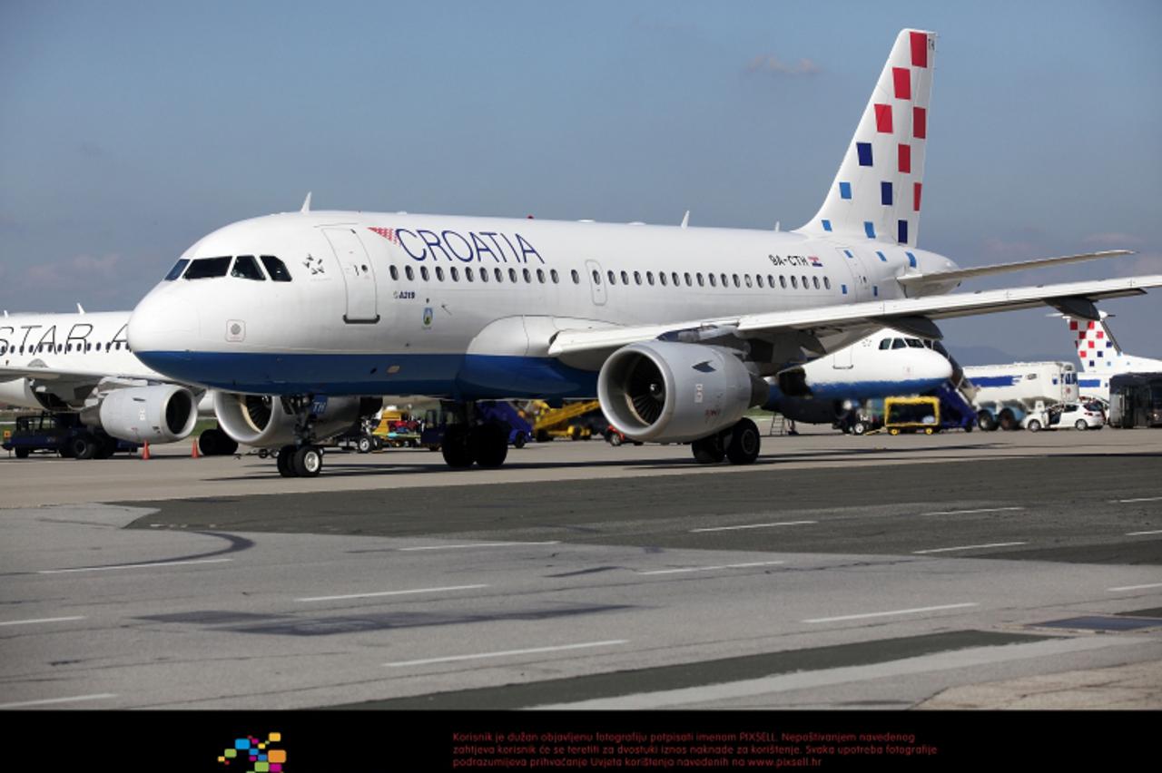 '03.10.2012., Zagreb - Zrakoplovi na pisti Zracne luke Zagreb. Photo: Patrik Macek/PIXSELL'