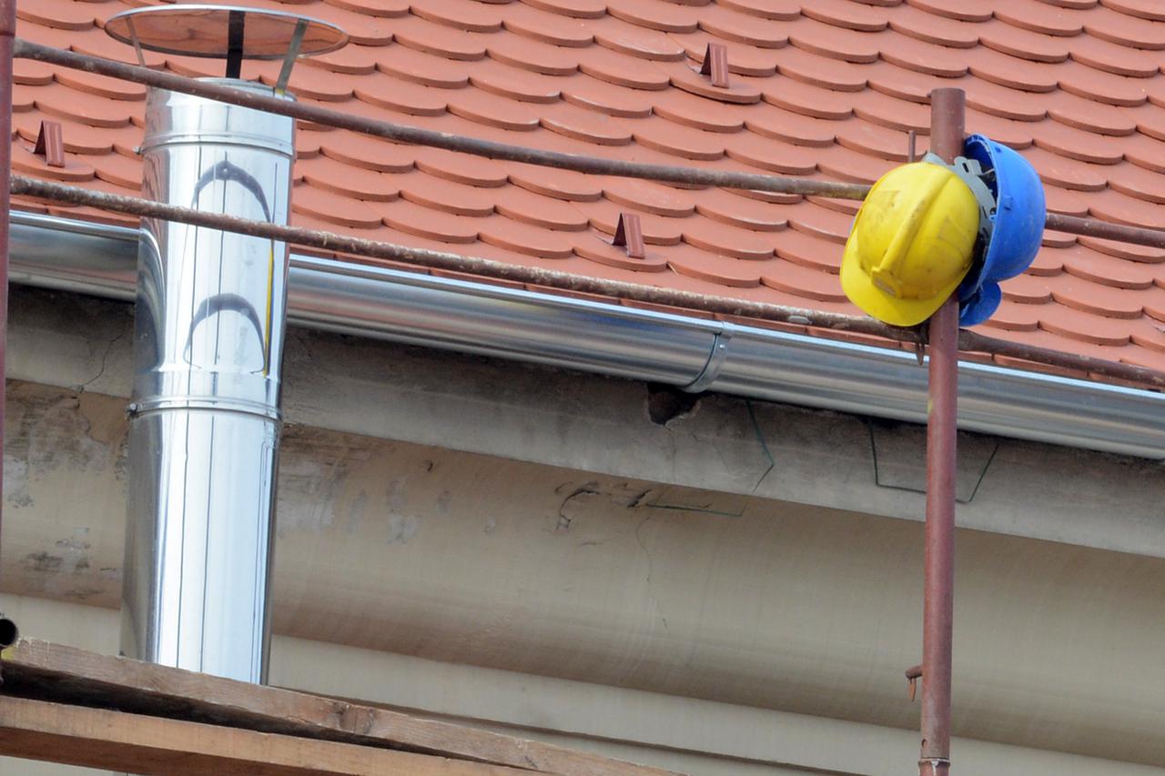 Sisak: Zaštitne kacige na skeli