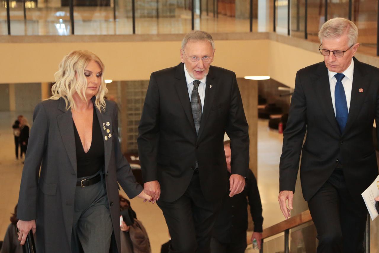 Zagreb: Ivica Lovrić održao je konferenciju za medije na temu "Prljava kampanja"