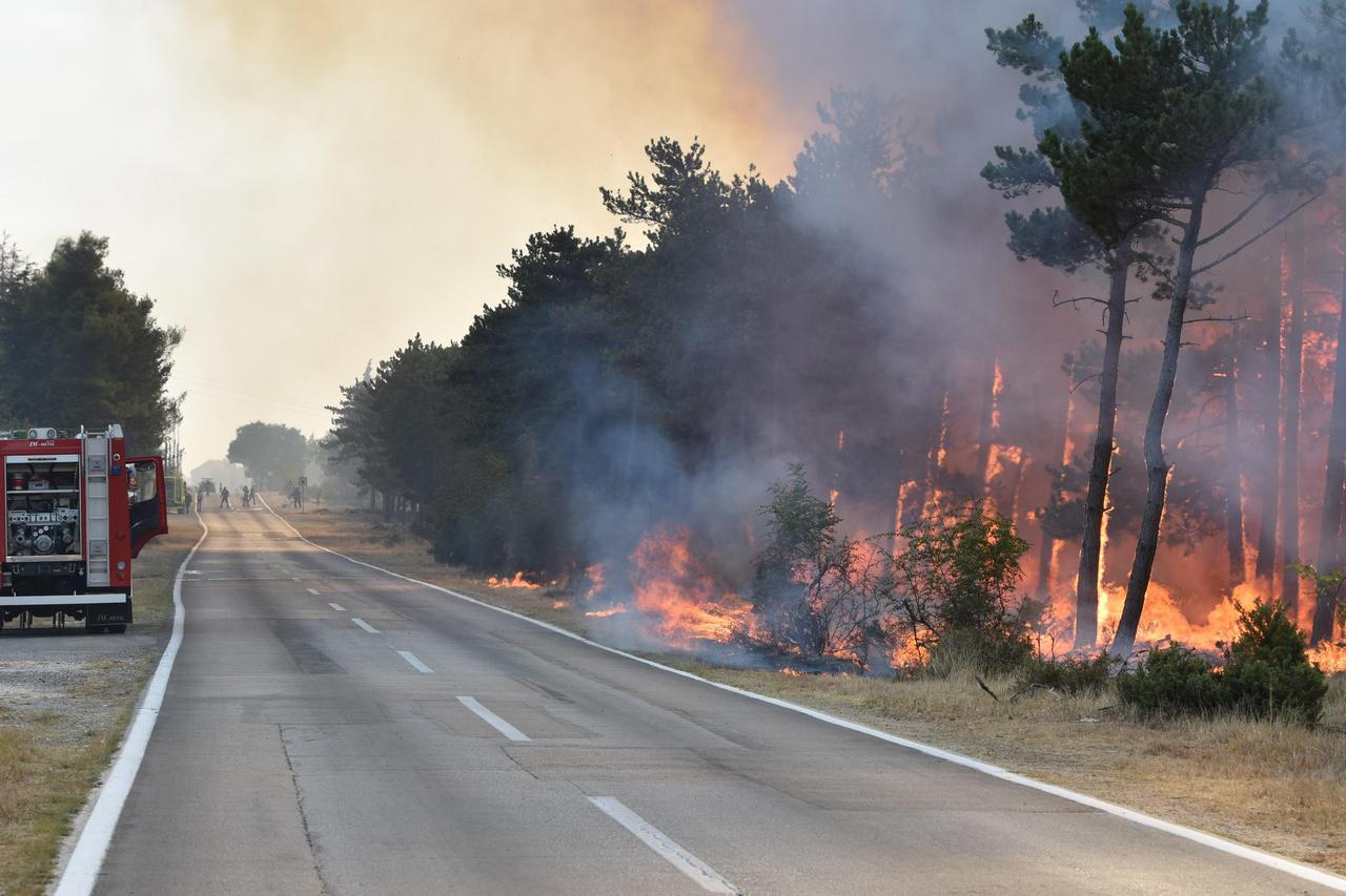 Jak vjetar otežava gašenje požara kod Kistanja