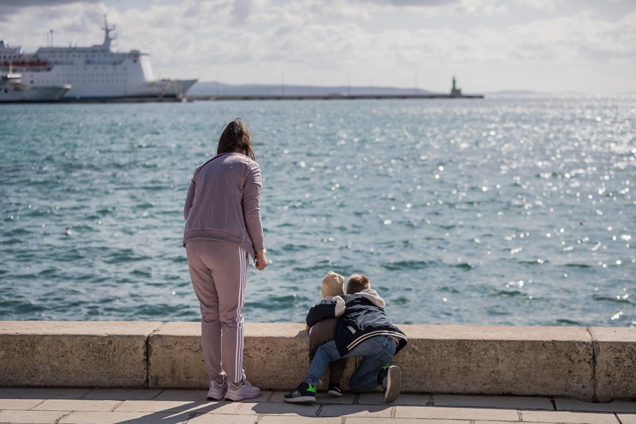 Split: Sunčano i toplo poslijepodne građani proveli na rivi