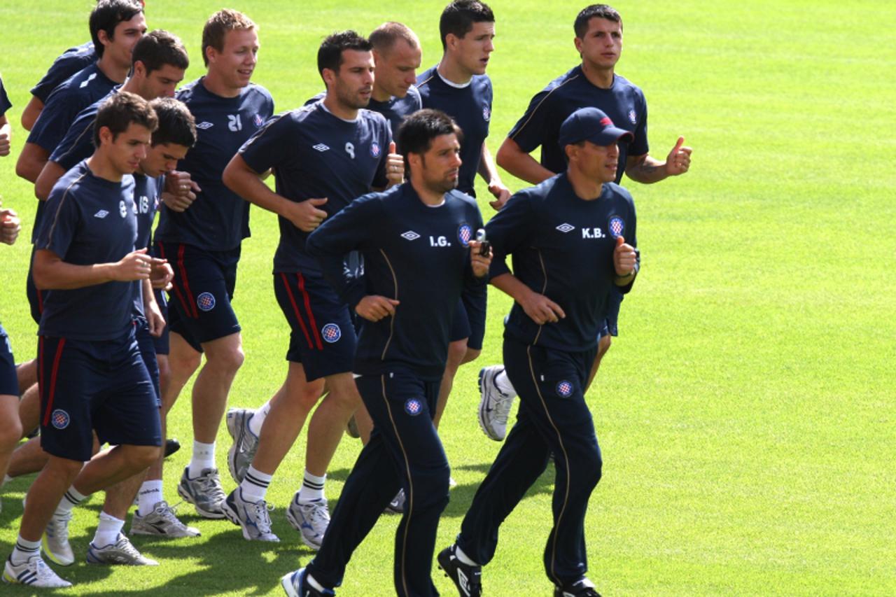 \'Split.11.06.2011. Kasimir Balakov odradio je s igracima Hajduka prvi trening nakon dolaska u klub.Za pocetak je zajedno s njima trcao nekoliko krugova oko travnjaka. Photo: Ivo Cagalj/PIXSELL\'