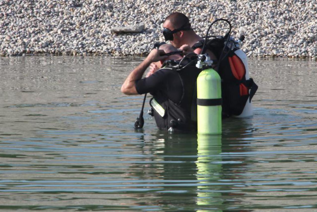 jezero bundek, bomba