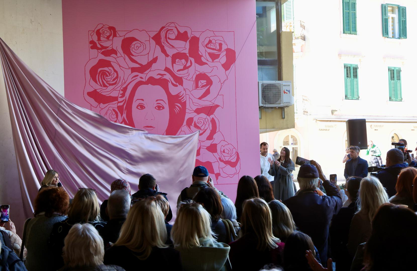 25.02.2026.,Split-Svecano otvoren mural posvecwen splitskoj glumici Zdravki Krstulovic u prolazu pokraj Hrvatskog narodnog kazališta u Splitu,  Program je nastavljen projekcijom dokumentarnog filma o Zdravki Krstulovic iz serijala Velikani hrvatskog glumista, u produkciji Menorah filma. Photo: Ivo Cagalj/PIXSELL