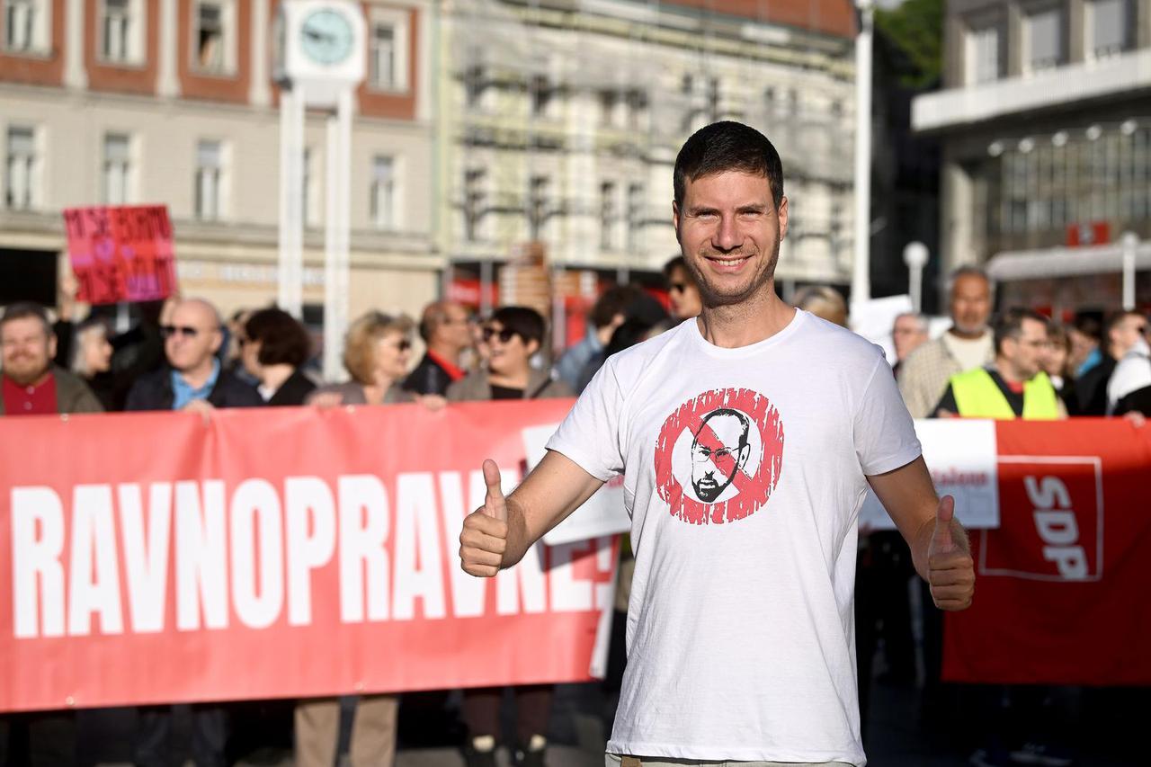 Zagreb: Okupljanje na Trgu bana Josipa Jelačića nije propustio ni Ivan Pernar 