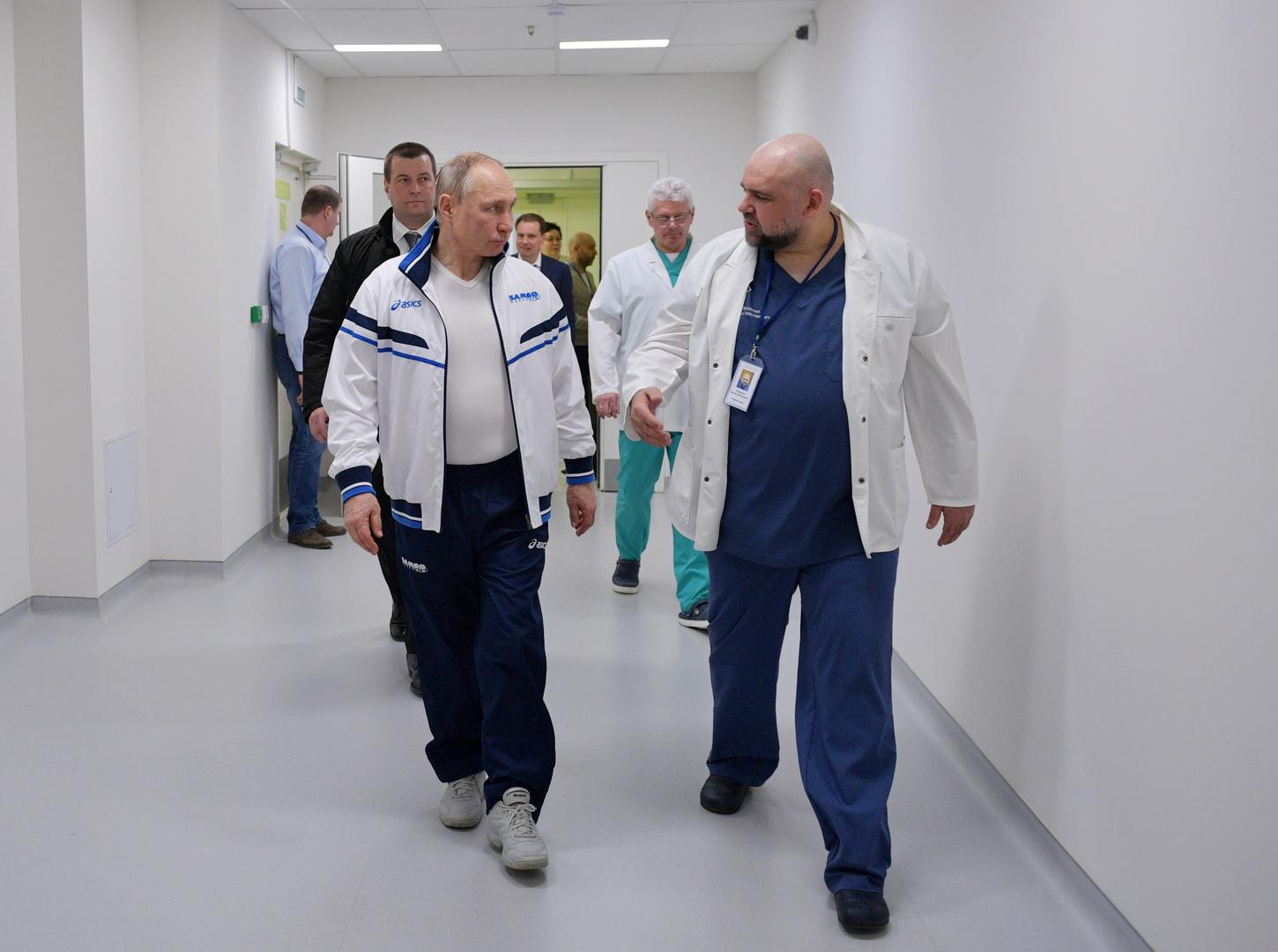 Russian President Putin visits a hospital for patients infected with coronavirus disease (COVID-19) on the outskirts of Moscow Russian President Vladimir Putin listens to Denis Protsenko, chief physician of a hospital for patients infected with coronavirus disease (COVID-19), as they walk at the hospital, on the outskirts of Moscow, Russia March 24, 2020. Sputnik/Alexey Druzhinin/Kremlin via REUTERS ATTENTION EDITORS - THIS IMAGE WAS PROVIDED BY A THIRD PARTY. SPUTNIK