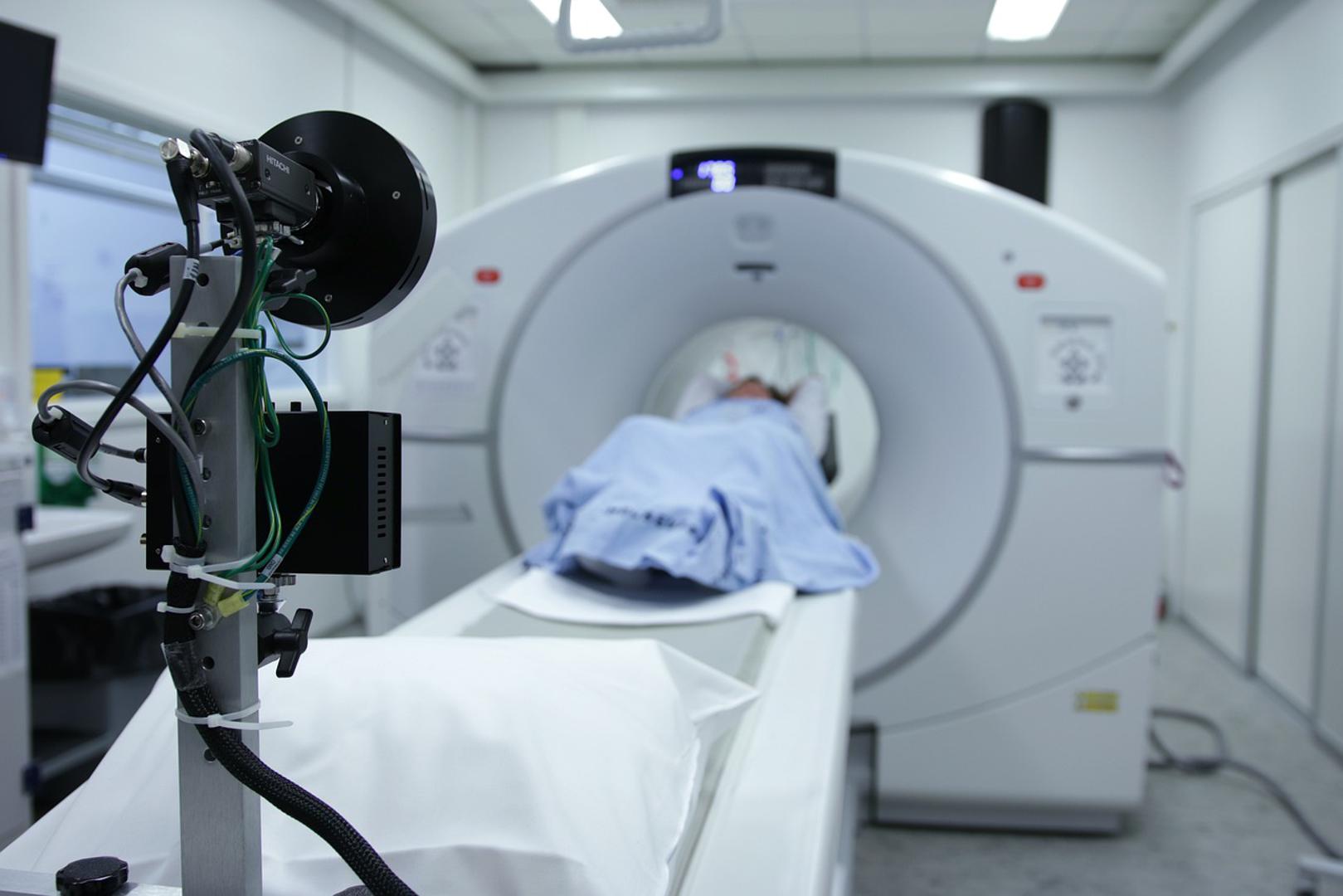 6. Opća bolnica Beč (AKH), ​​​​Austrija (2189 kreveta).
Jedna od najstarijih europskih bolnica, AKH Beč, datira s kraja 17. stoljeća. Danas je centar medicinske edukacije i istraživanja u suradnji s Medicinskim sveučilištem u Beču. Bolnica je vodeća u neurokirurgiji i onkologiji i privlači pacijente iz cijelog svijeta.
