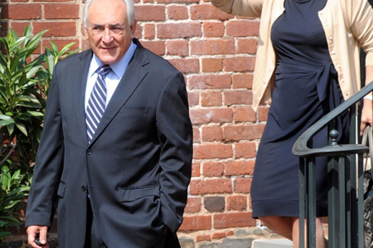 \'(FILES) - Picture taken on August 29, 2011 shows Dominique Strauss-Kahn and his wife Anne Sinclair leaving their residence in Georgetown in Washington. Strauss-Kahn and his wife Anne Sinclair areto 