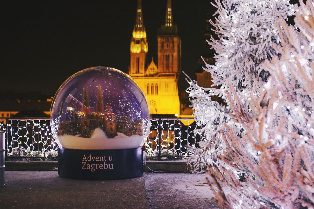 Advent u Klovićevim dvorima