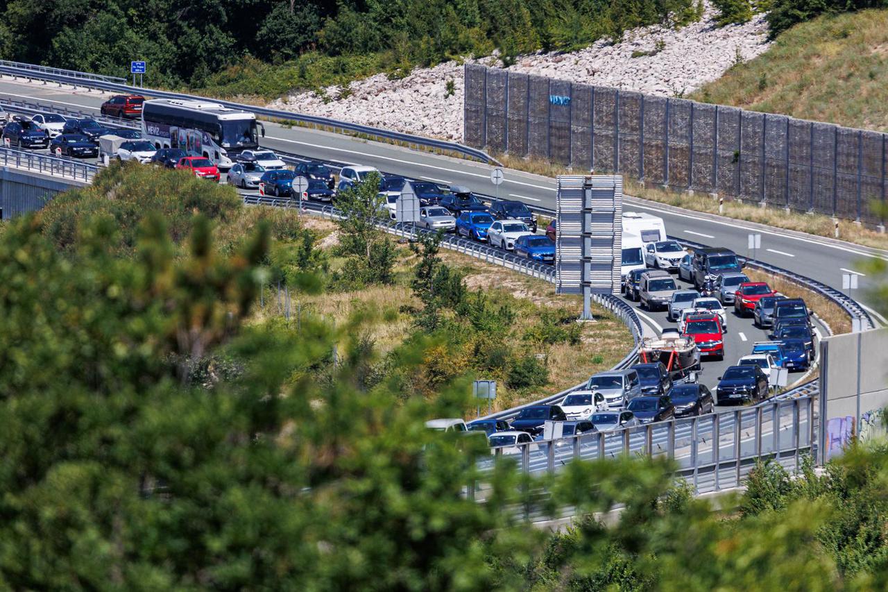 Gužve na autocesti A7 u smjeru Krčkog mosta