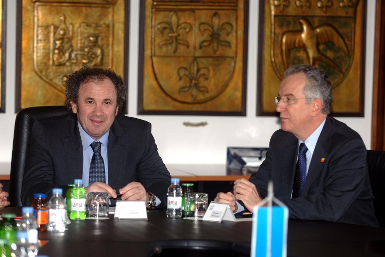 \'pixsell - 08.02.2010. ,Split ,Hrvatska danas je splitski gradonacelnik Zeljko Kerum primio u sluzbeni posjet Spanjolskog ambasadora Manuela Salzara Photo: Leonard Nincevic/PIXSELL\'