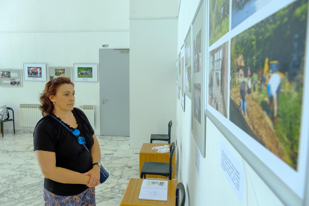 Zagreb: Otvorena je izložba fotografija o volonterstvu u Kulturnom centru Travno