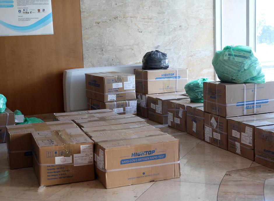 Započela distribucija brzih antigenskih testova za sve škole Šibensko-kninske županije