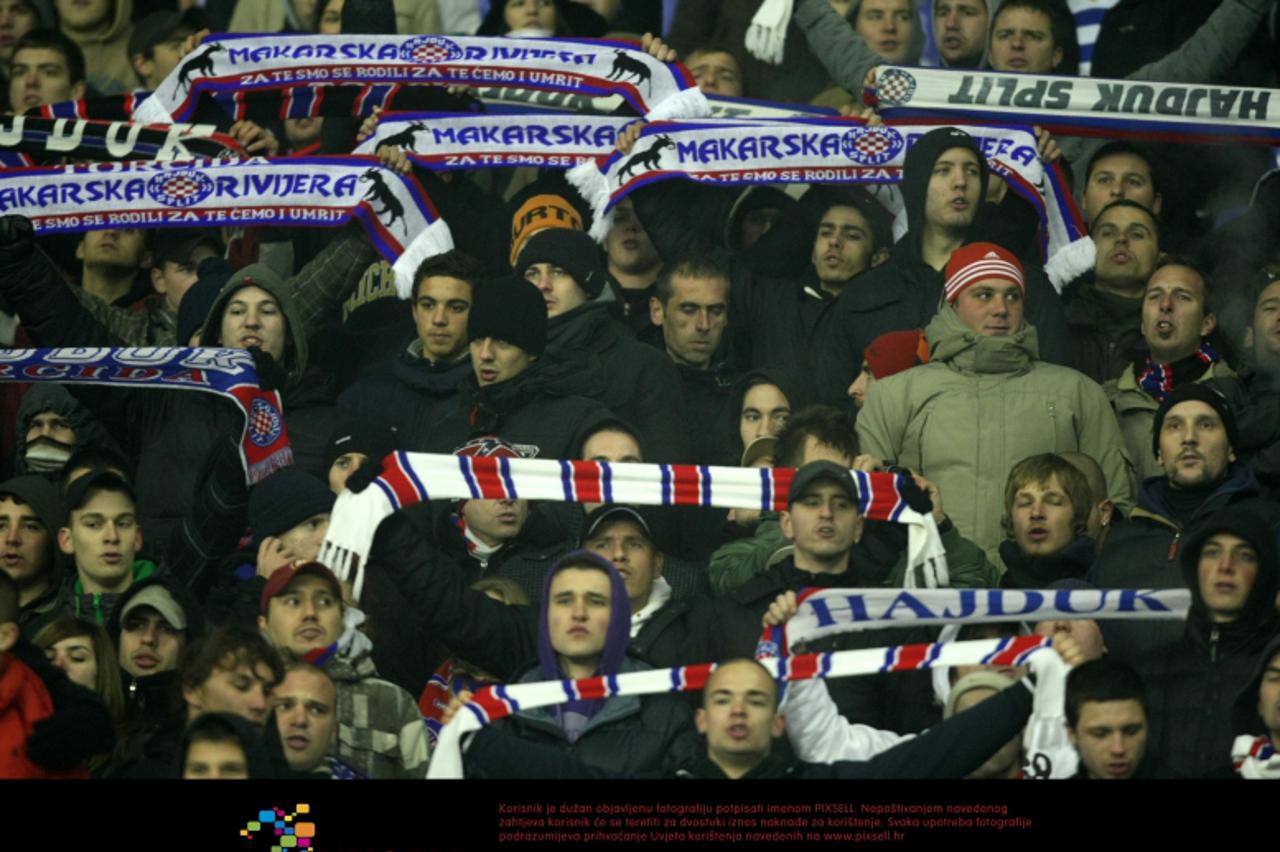 \'19.11.2011., Maksimirska 128, Zagreb - Na maksimirskom stadionu odrzala se nogometna utakmica 15. kolo MAX-tv prve hrvatske nogometne lige. Igrale su ekipe NK Lokomotiva - NK Hajduk. Torcida, navija