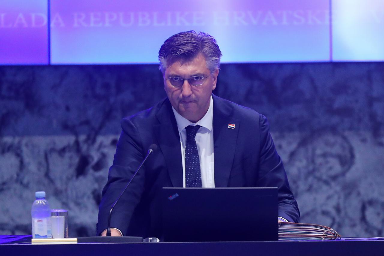 Zagreb: Premijer Plenković na Vladi najavio povećanje plaća
