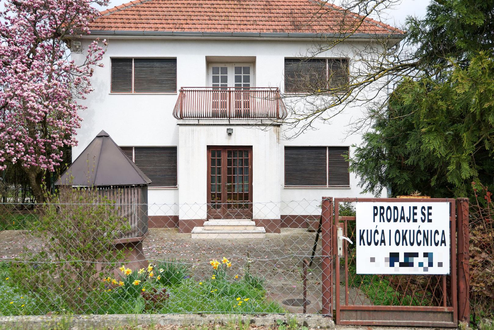 Todorić je rekao je da je u toj kući, koja je do smrti bila majčina, živio tek prvih godinu i pol života, a zatim je otišao u Božjakovinu. Odande je i krenuo poslovni uspon, prvo njegova oca, koji je bio direktor, a zatim je i on počeo razvijati svoj posao prodajom cvijeća iz Božjakovine.