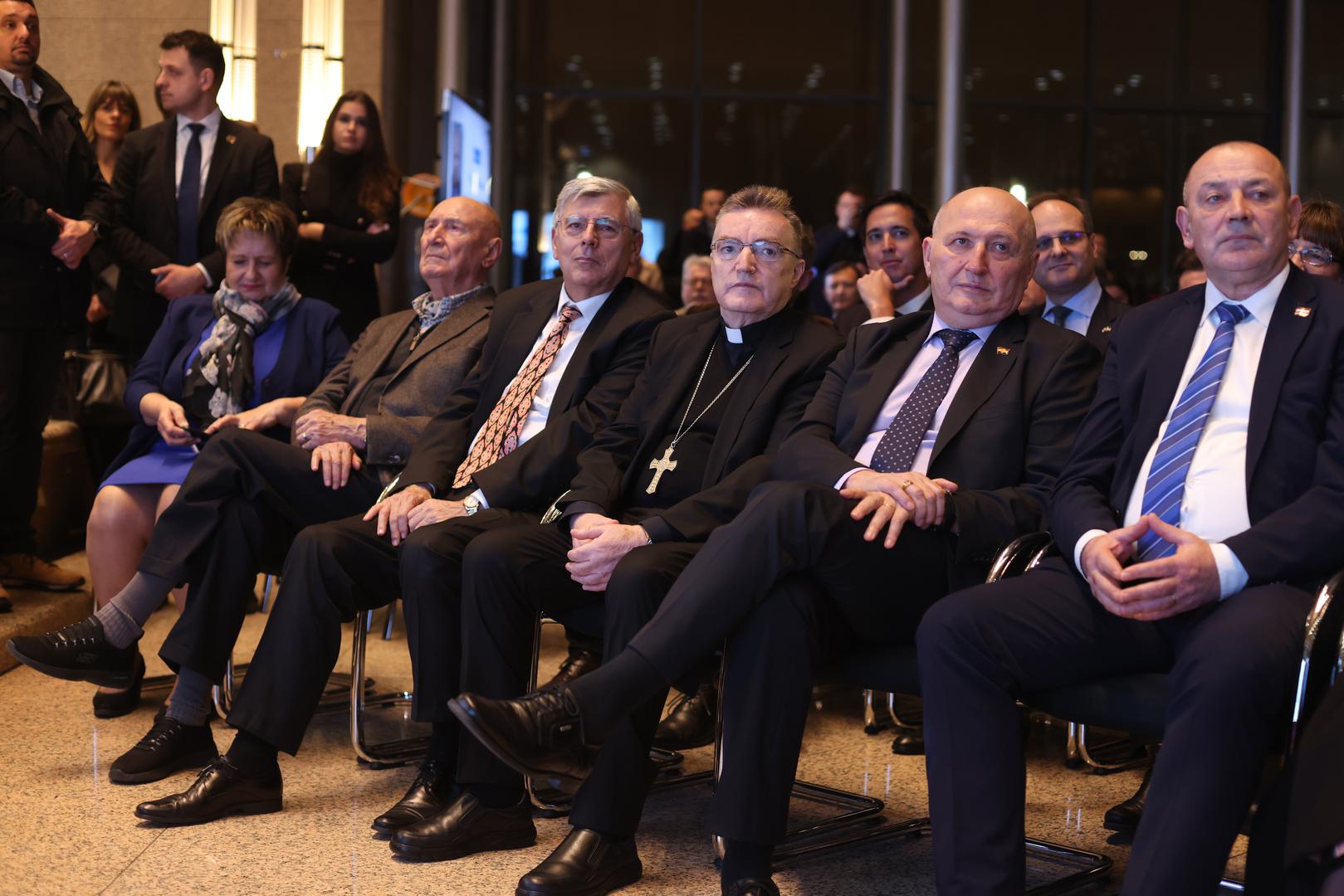 16.01.2023., Zagreb - U Nacionalnoj i sveucilisnoj knjiznici odrzana je promocija 2. dopunjenog izdanja knjige "Diplomatska oluja" Mate Granica. Zeljko Reiner, kardinal Josip Bozanic, predsjednik Ustavnog suda Miroslav Separovic, potpredsjednik Vlade i ministar branitelja Tomo Medved Photo: Boris Scitar/Vecernji list/PIXSELL