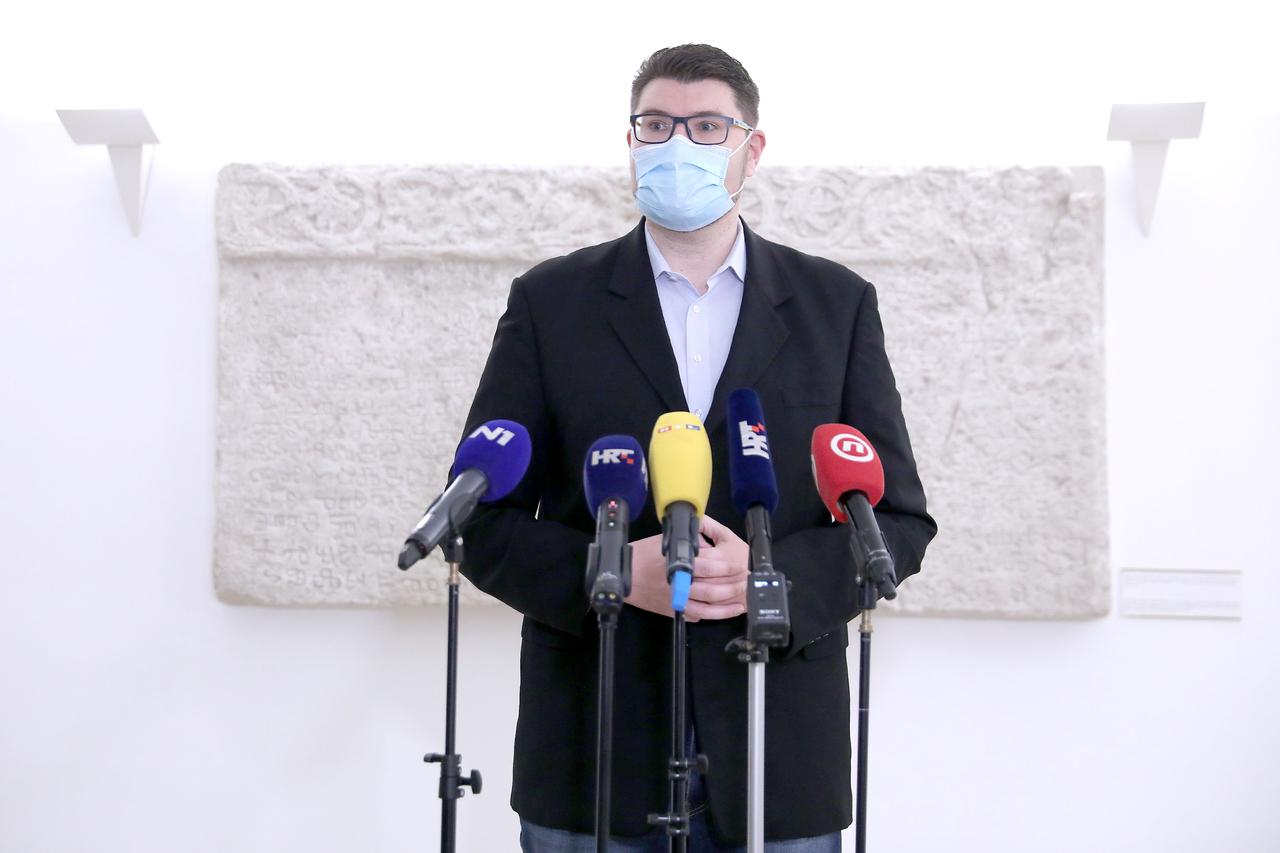 Zagreb: Predsjednik SDP-a Peđa Grbin održao je u Saboru konferenciju za medije
