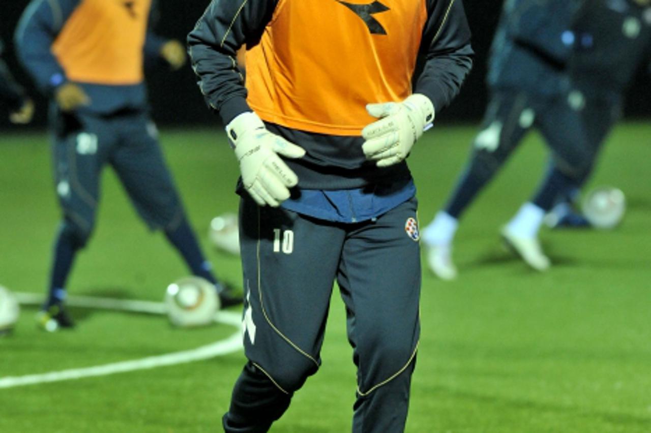 \'10.01.2011., Zagreb - Nogometni klub Dinamo zapoceo je pripreme za drugi dio sezone. Trening su po prvi puta odrzali na novouredjenom terenu s umjetnom travom  na Sveticama. Ivan Kelava Photo: Marko