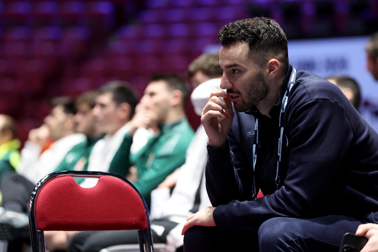 Malmo: Zvonimir Srna sa suigračima prati utakmicu Slovenija - Island 