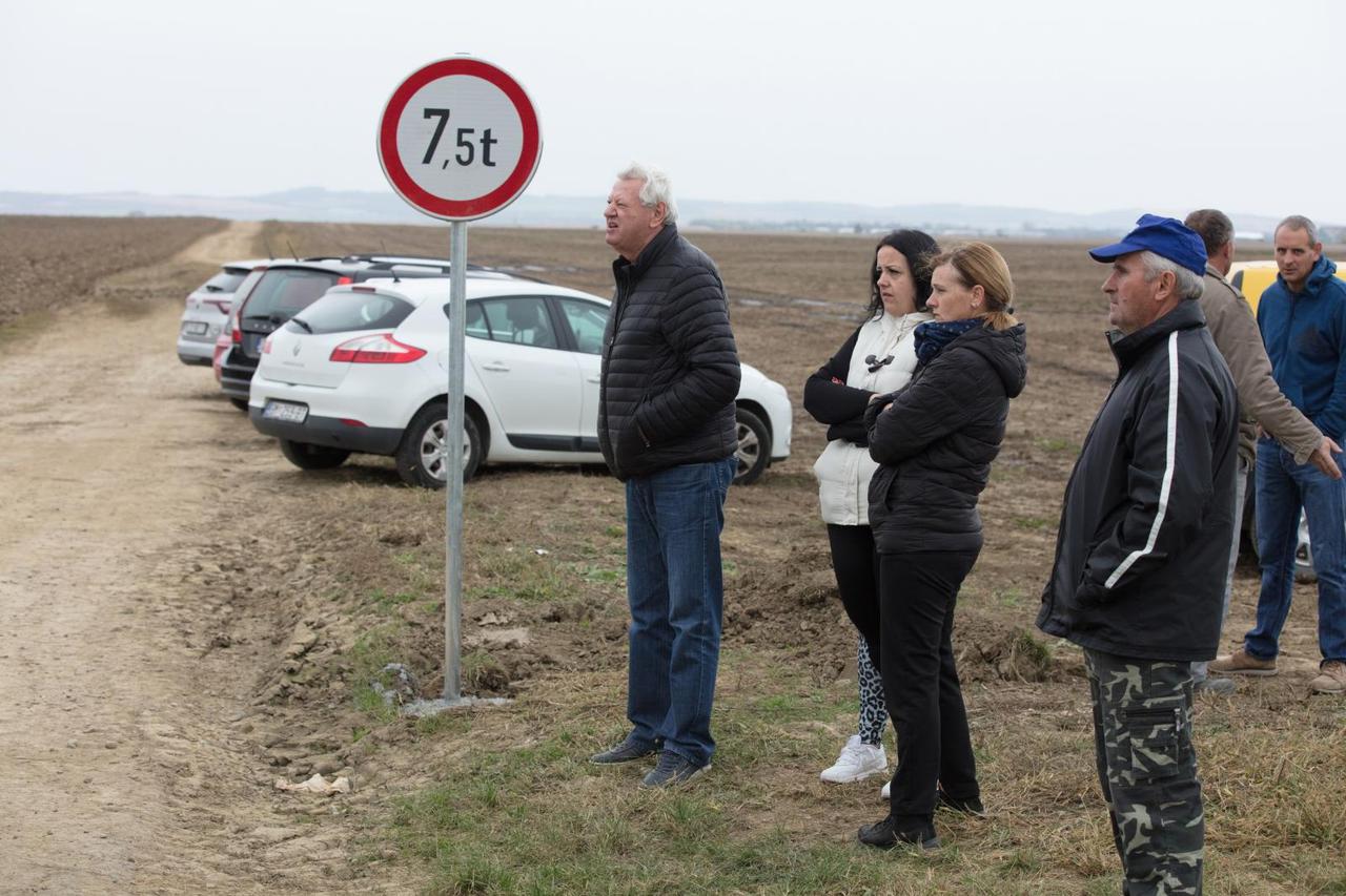 Mještani Čeminca prosvjedovali protiv načelnika Zlatka Pinjuha