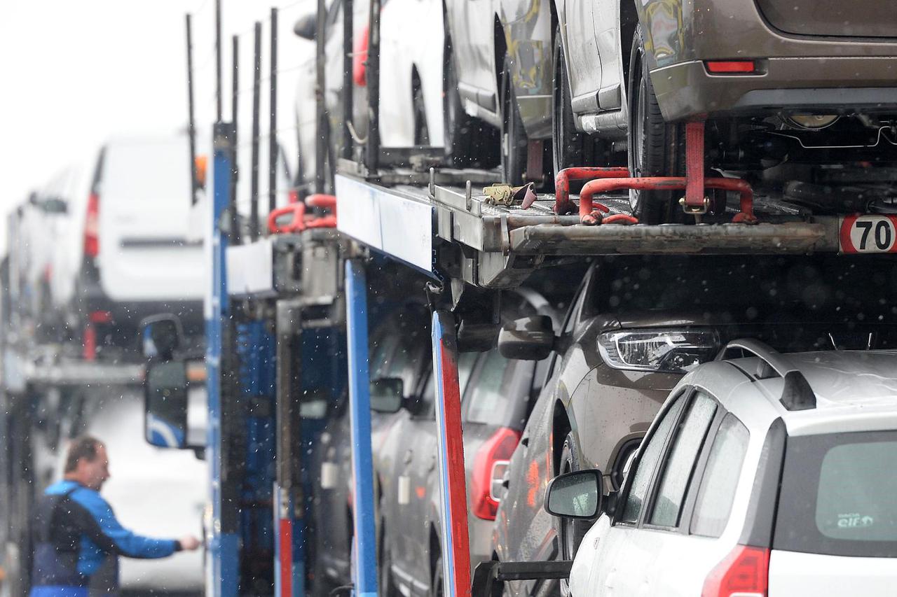 Čakovec: Prijevoz novih automobila