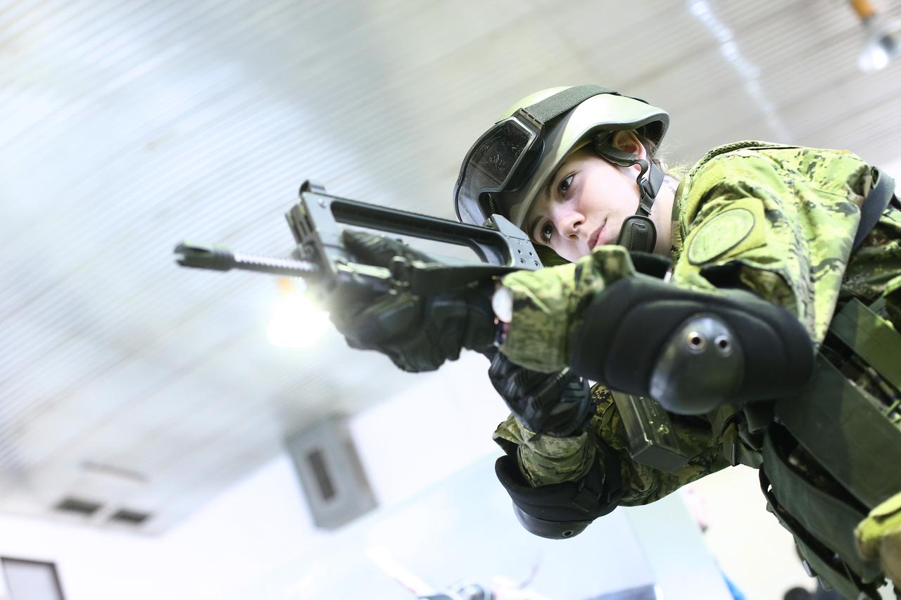 20.02.2016., Zagreb - Na Hrvatskom vojnom ucilistu dr. Franjo Tudjman, danas je odrzan Dan otvorenih vrata. Posjetitelji su prisustvovali prezentaciji sveucilisnih studijskih programa i programa Kadet, a takodjer im je omogucen obilazak Kampusa i takticko