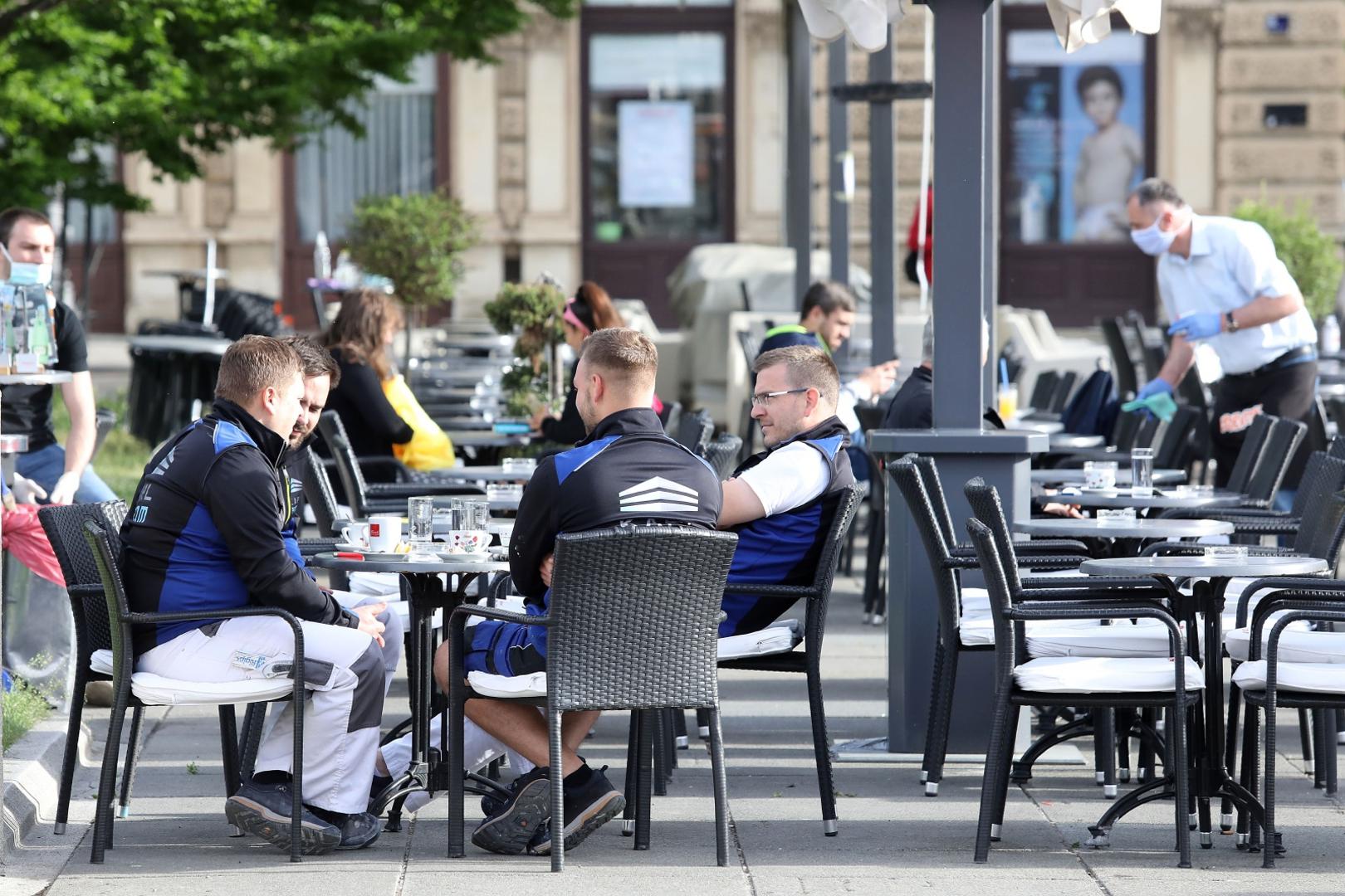 11.05.2020., Zagreb - Odlukom Kriznog stozera od danas je dozvoljen rad kafica i restorana i Zagrepcani su iskoristili priliku za prve kave u drustvu. Photo: Patrik Macek/PIXSELL