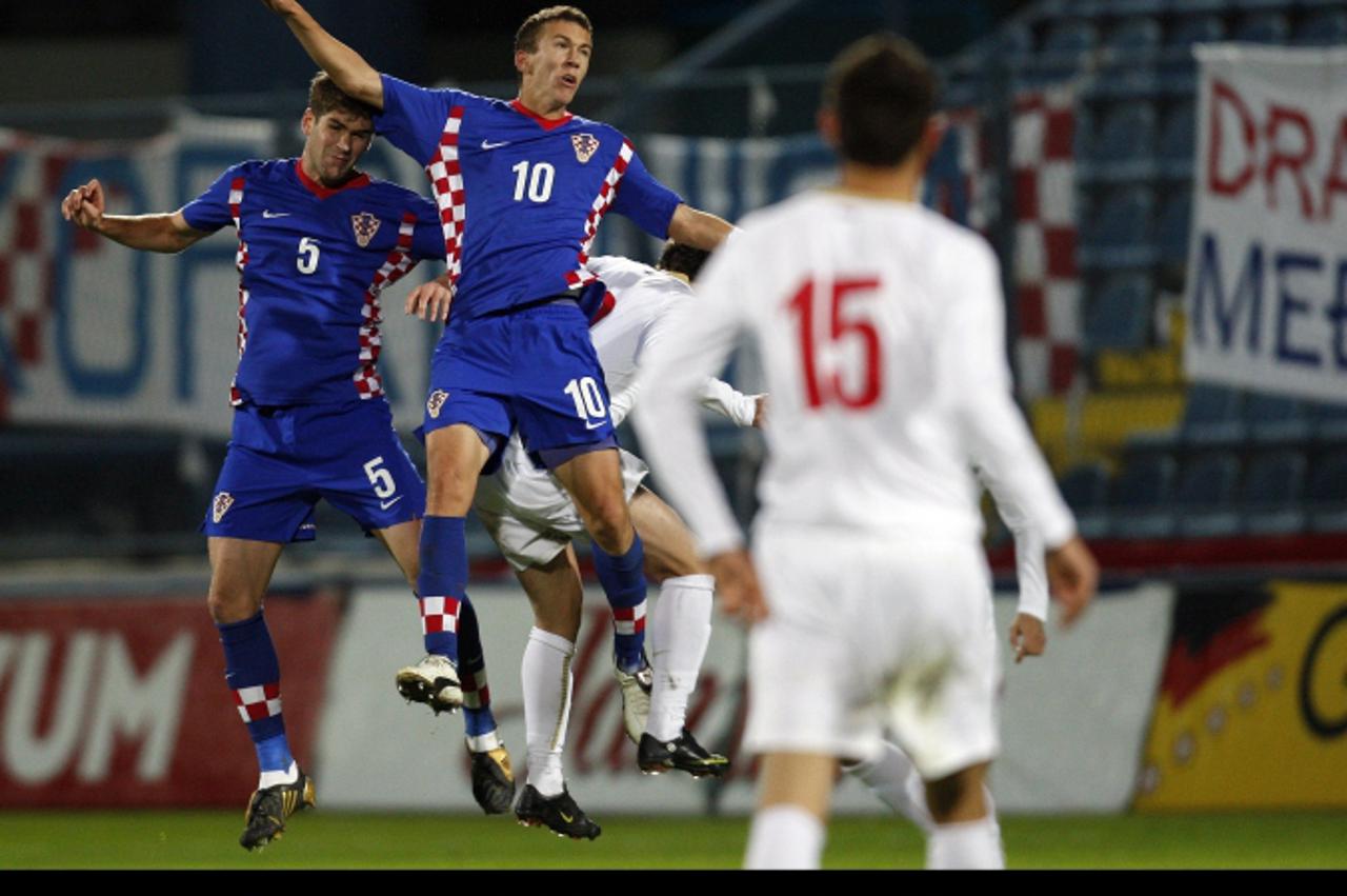 \'13.10.2009. Varazdin, Hrvatska -  Kvalifikacijska utakmica za europsko prvenstvo U-21 , grupa 7, Hrvatska i Srbija. Tomislav Barbaric, Ivan Perisic.  Photo: Slavko Midzor/24sata\'