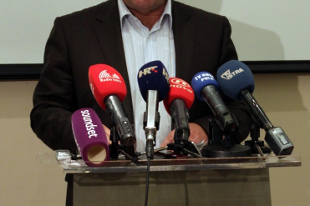 '08.11.2012., Pula -   U sjediste Istarske zupanije u Puli,  zupan Istarske zupanije Ivan Jakovcic u 12.00 sati dao je izjavu za javnost vezano uz najnovije politicke dogadaje.    Photo: Dusko Marusic