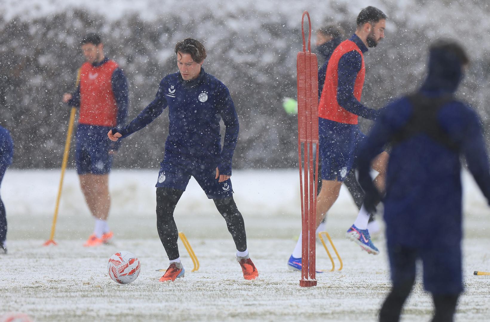 Prvim treningom u Maksimiru počele su kratke zimske pripreme Dinama za nadolazeću polusezonu
