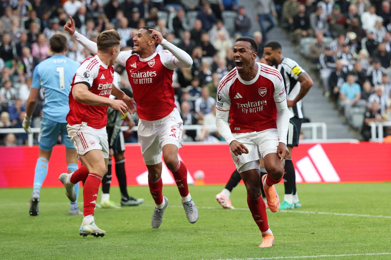 Premier League - Newcastle United v Arsenal